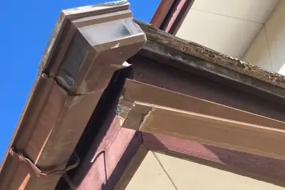 台風で破損した雨樋